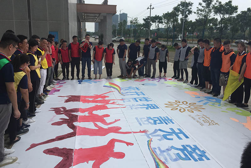 如何规避拓展训练中存在的风险?